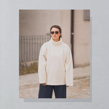 Lade das Bild in den Galerie-Viewer, Chiemsee Rollkragen Sweatshirt/Jacke dick 90er, weiß/beige, L/XL