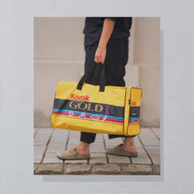 Lade das Bild in den Galerie-Viewer, Sporttasche "Kodak Gold 200" 80er/90er, gelb