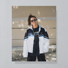 Lade das Bild in den Galerie-Viewer, Australian Trainingsjacke 90er Made in Italy, weiß/blau, L/XL breit
