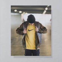 Lade das Bild in den Galerie-Viewer, Nike T-Shirt "Swoosh" 90er Made in Greece, gelb, L schmal