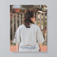 Lade das Bild in den Galerie-Viewer, Bad + Mad T-Shirt 90er/00er, grau, L breit