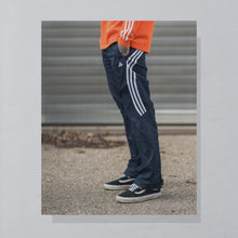 Lade das Bild in den Galerie-Viewer, Adidas Trainingshose 00er, blau, M/L
