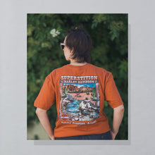 Lade das Bild in den Galerie-Viewer, Harley Davidson T-Shirt "Apache Junction" 2013, orange, L/XL