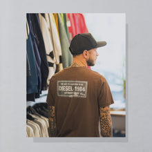 Lade das Bild in den Galerie-Viewer, Diesel T-Shirt - Logo 1984 - 00er, braun, M