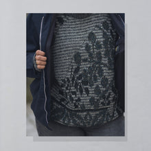 Lade das Bild in den Galerie-Viewer, Hugo Boss Strickpullover 90er Made in Italy, grau, L