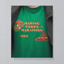 Lade das Bild in den Galerie-Viewer, Velva Sheen T-Shirt "Marine Corps Marathon USMC" 1983 Made in the USA Single Stitch, grün, L/XL