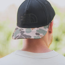 Lade das Bild in den Galerie-Viewer, The North Face Mütze Flexfit Camo, schwarz, XL/XXL