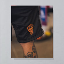 Lade das Bild in den Galerie-Viewer, Nike Shorts "Hoops" 90er, weiß/schwarz, S