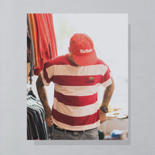 Lade das Bild in den Galerie-Viewer, Lacoste T-Shirt "La Chemise Lacoste" 90er single stitch Made in France, rot/weiß, M breit