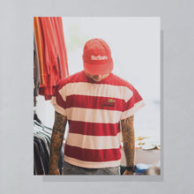 Lade das Bild in den Galerie-Viewer, Lacoste T-Shirt "La Chemise Lacoste" 90er single stitch Made in France, rot/weiß, M breit