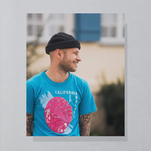 Lade das Bild in den Galerie-Viewer, Oneita T-Shirt "Red Abalone California" 1989 Made in the USA Single Stitch, blau, M/L schmal