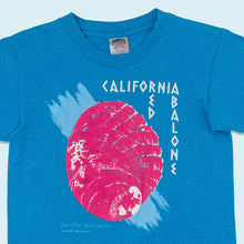 Lade das Bild in den Galerie-Viewer, Oneita T-Shirt "Red Abalone California" 1989 Made in the USA Single Stitch, blau, M/L schmal