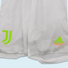 Lade das Bild in den Galerie-Viewer, Adidas x Palace Shorts "SAMPLE Juventus Turin" 2019, weiß, S