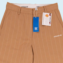 Lade das Bild in den Galerie-Viewer, Adidas Hose "Pinstripe Pants Sample" DS 2024, braun, 28/30 Damen