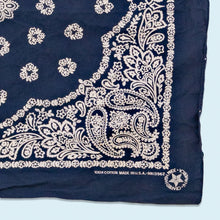 Lade das Bild in den Galerie-Viewer, Bandana Tuch "paisley" crafted with pride in America 90er, blau
