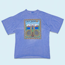 Lade das Bild in den Galerie-Viewer, OPC T-Shirt "New Zealand" 1994 Made in New Zealand, blau, M/L