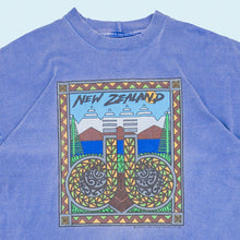 Lade das Bild in den Galerie-Viewer, OPC T-Shirt "New Zealand" 1994 Made in New Zealand, blau, M/L