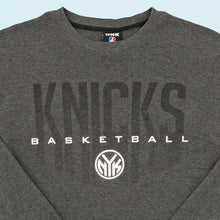 Lade das Bild in den Galerie-Viewer, UNK NBA Longsleeve "New York Knicks Basketball", grau, L