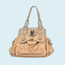 Lade das Bild in den Galerie-Viewer, George Gina & Lucy Handtasche "Turning Head", beige/braun
