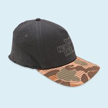 Lade das Bild in den Galerie-Viewer, The North Face Mütze Flexfit Camo, schwarz, XL/XXL