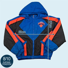 Lade das Bild in den Galerie-Viewer, Jump Ball Club Jacke - New York Knicks - 90er, S