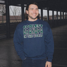 Lade das Bild in den Galerie-Viewer, Fruit of the Loom Sweatshirt &quot;Coolest Grandpa&quot; 90er Made in the USA, blau, L
