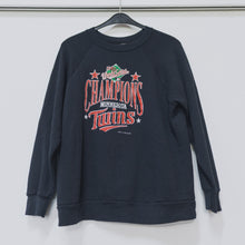 Lade das Bild in den Galerie-Viewer, Logo 7 Sweatshirt Minnesota Twins World Series 1987, schwarz, M/L