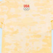 Lade das Bild in den Galerie-Viewer, Gildan Heavy Cotton Longsleeve USA Team Olympia, gelb/batik, XL/XXL