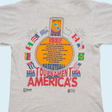 Lade das Bild in den Galerie-Viewer, Fruit of the Loom T-Shirt 1992 Dream Team  Made in the USA Single Stitch, grau, S/M