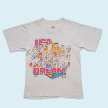 Lade das Bild in den Galerie-Viewer, Fruit of the Loom T-Shirt 1992 Dream Team  Made in the USA Single Stitch, grau, S/M