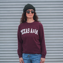 Lade das Bild in den Galerie-Viewer, Gildan Longsleeve "Texas A&M", rot, S
