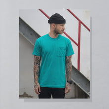 Lade das Bild in den Galerie-Viewer, Fruit of the Loom T-Shirt &quot;Pocket Tee Vintage Allstars&quot; 80er/90er single stitch Made in the USA, blau, M
