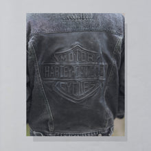 Lade das Bild in den Galerie-Viewer, Harley Davidson Jeansjacke 90er &quot;Lederpatch&quot;, schwarz faded/grau, M/L
