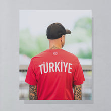 Lade das Bild in den Galerie-Viewer, Nike T-Shirt "Türkei" 2000er, rot, M/L
