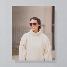 Lade das Bild in den Galerie-Viewer, Chiemsee Rollkragen Sweatshirt/Jacke dick 90er, weiß/beige, L/XL
