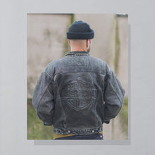 Lade das Bild in den Galerie-Viewer, Harley Davidson Jeansjacke 90er &quot;Lederpatch&quot;, schwarz faded/grau, M/L
