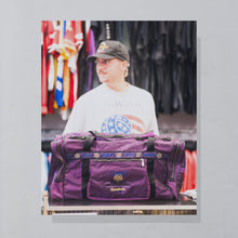 Lade das Bild in den Galerie-Viewer, Reebok Sporttasche &quot;classic&quot; 90er, lila
