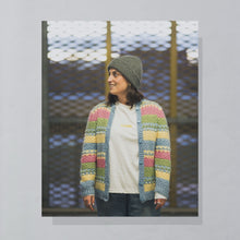 Lade das Bild in den Galerie-Viewer, Handmade Strickjacke, mehrfarbig, M/L Damen

