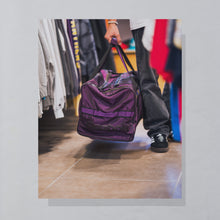 Lade das Bild in den Galerie-Viewer, Reebok Sporttasche &quot;classic&quot; 90er, lila
