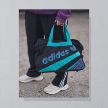 Lade das Bild in den Galerie-Viewer, Adidas Sporttasche 80er, schwarz
