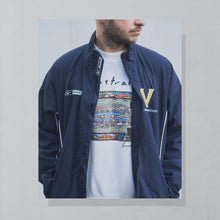 Lade das Bild in den Galerie-Viewer, Fruit of the Loom Sweatshirt &quot;Australia&quot; 90er Made in the USA, weiß, M/L
