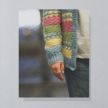 Lade das Bild in den Galerie-Viewer, Handmade Strickjacke, mehrfarbig, M/L Damen
