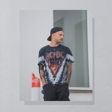 Lade das Bild in den Galerie-Viewer, Liquid Blue T-Shirt AC/DC &quot;hells bells&quot; 00er, mehrfarbig, M/L
