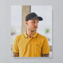 Lade das Bild in den Galerie-Viewer, Fred Perry Poloshirt, gelb, S/M
