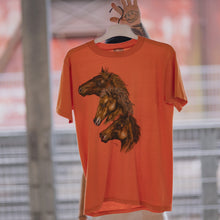 Lade das Bild in den Galerie-Viewer, Skimmers T-Shirt &quot;Pferde&quot; 1988 Made in the USA Single Stitch, orange, M
