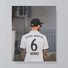 Lade das Bild in den Galerie-Viewer, Adidas Trikot "FC Bayern München Thiago Alcantara Oktoberfest" 2013, beige/weiß, XS/S
