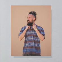 Lade das Bild in den Galerie-Viewer, Hugo Boss Poloshirt Made in Germany 90er, blau/rot, XL breit
