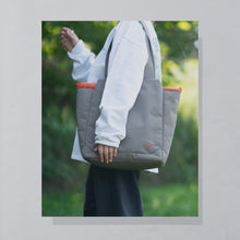 Lade das Bild in den Galerie-Viewer, Nike Tasche Y2K 2000er, grau/grün
