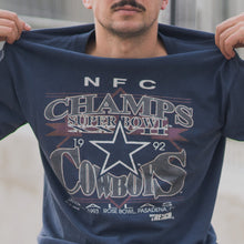 Lade das Bild in den Galerie-Viewer, Trench Ultra T-Shirt Dallas Cowboys NFC Champions 1993 Rose Bowl Made in the USA Single Stitch, blau, XL
