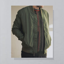 Lade das Bild in den Galerie-Viewer, Alpha Industries Jacke &quot;dünn&quot; MA-1, grün, M
